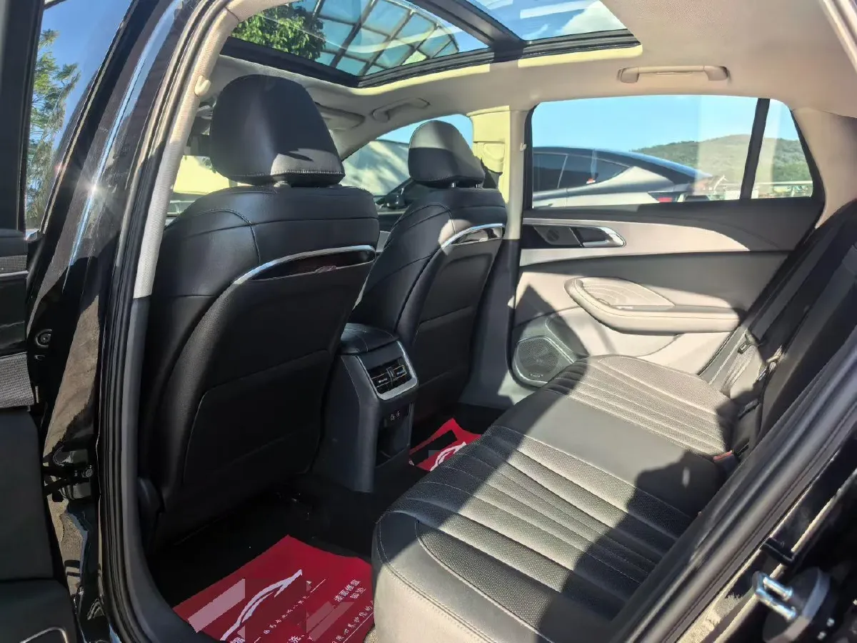 2023 HongQi H5 2.0T 224HP L4 8AT,autocango,china used car exporter,china ev exporter,chinese used car exporter,chinese used ev exporter