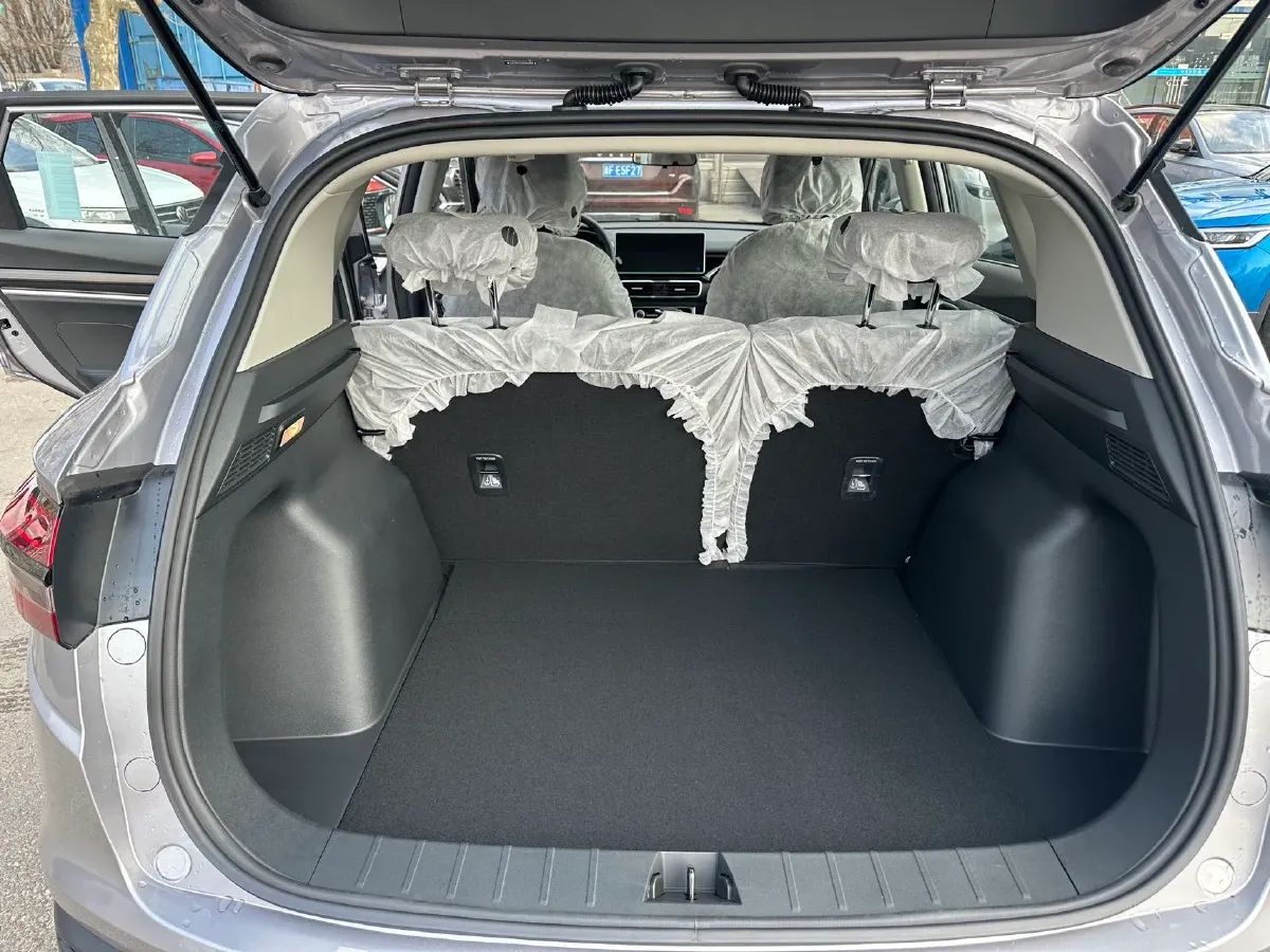 2025 Geely Coolray 1.5L 126HP L4 CVT,autocango,china used car exporter,china ev exporter,chinese used car exporter,chinese used ev exporter