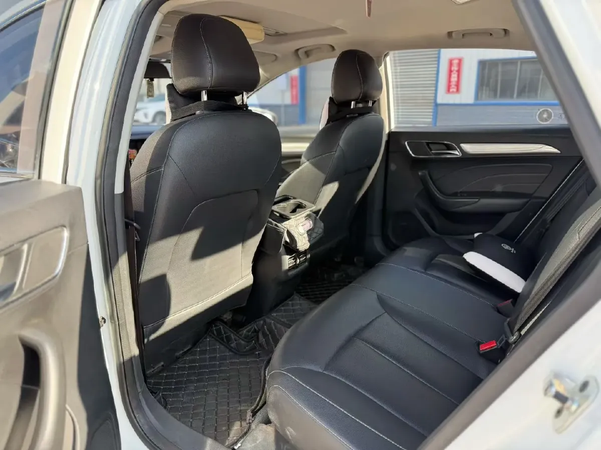 2019 Roewe i6 1.5T 169HP L4 AMT PHEV 9.1KWH,autocango,china used car exporter,china ev exporter,chinese used car exporter,chinese used ev exporter