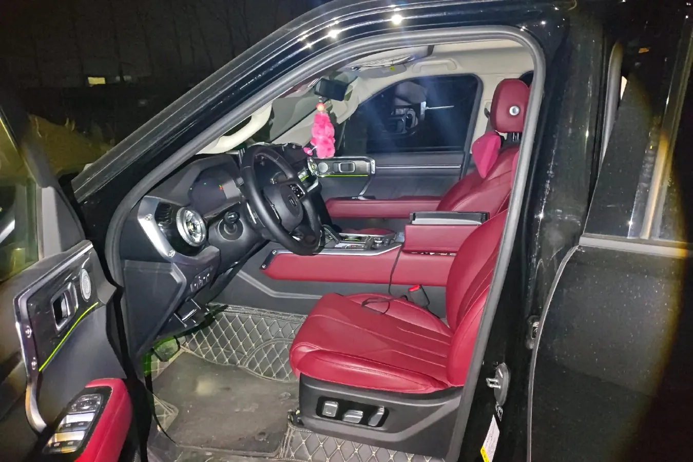 2024 Tank 400 2.0T 252HP L4 9AT PHEV 36.7/37.1KWH,autocango,china used car exporter,china ev exporter,chinese used car exporter,chinese used ev exporter