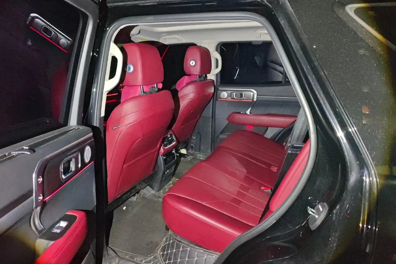 2024 Tank 400 2.0T 252HP L4 9AT PHEV 36.7/37.1KWH,autocango,china used car exporter,china ev exporter,chinese used car exporter,chinese used ev exporter