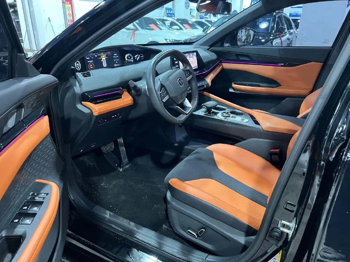 2023 ChangAn UNI-V 1.5T 188HP L4 7DCT,autocango,china used car exporter,china ev exporter,chinese used car exporter,chinese used ev exporter