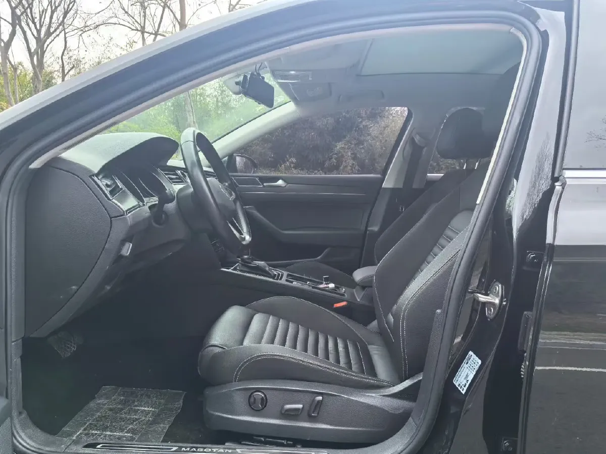 2020 Volkswagen Magotan 2.0T 186HP L4 7DCT,autocango,china used car exporter,china ev exporter,chinese used car exporter,chinese used ev exporter