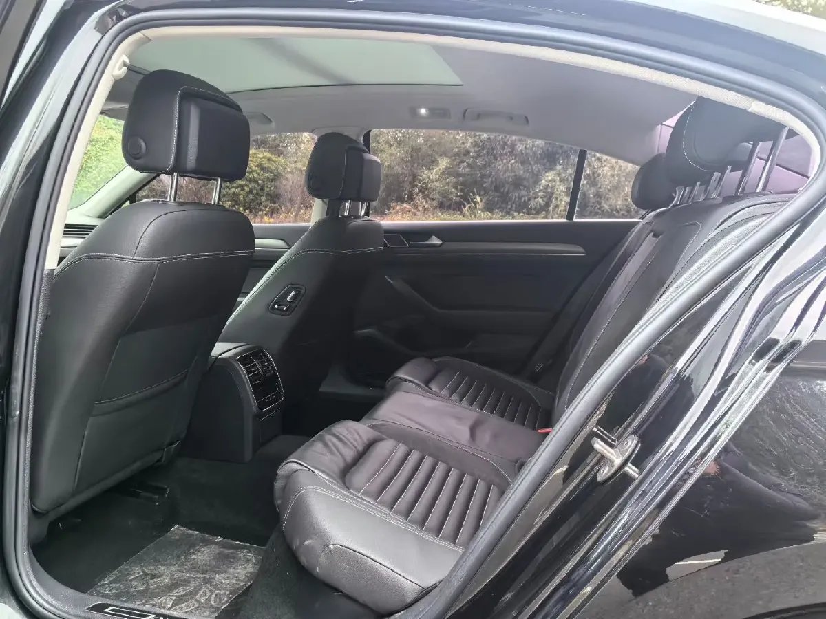 2020 Volkswagen Magotan 2.0T 186HP L4 7DCT,autocango,china used car exporter,china ev exporter,chinese used car exporter,chinese used ev exporter