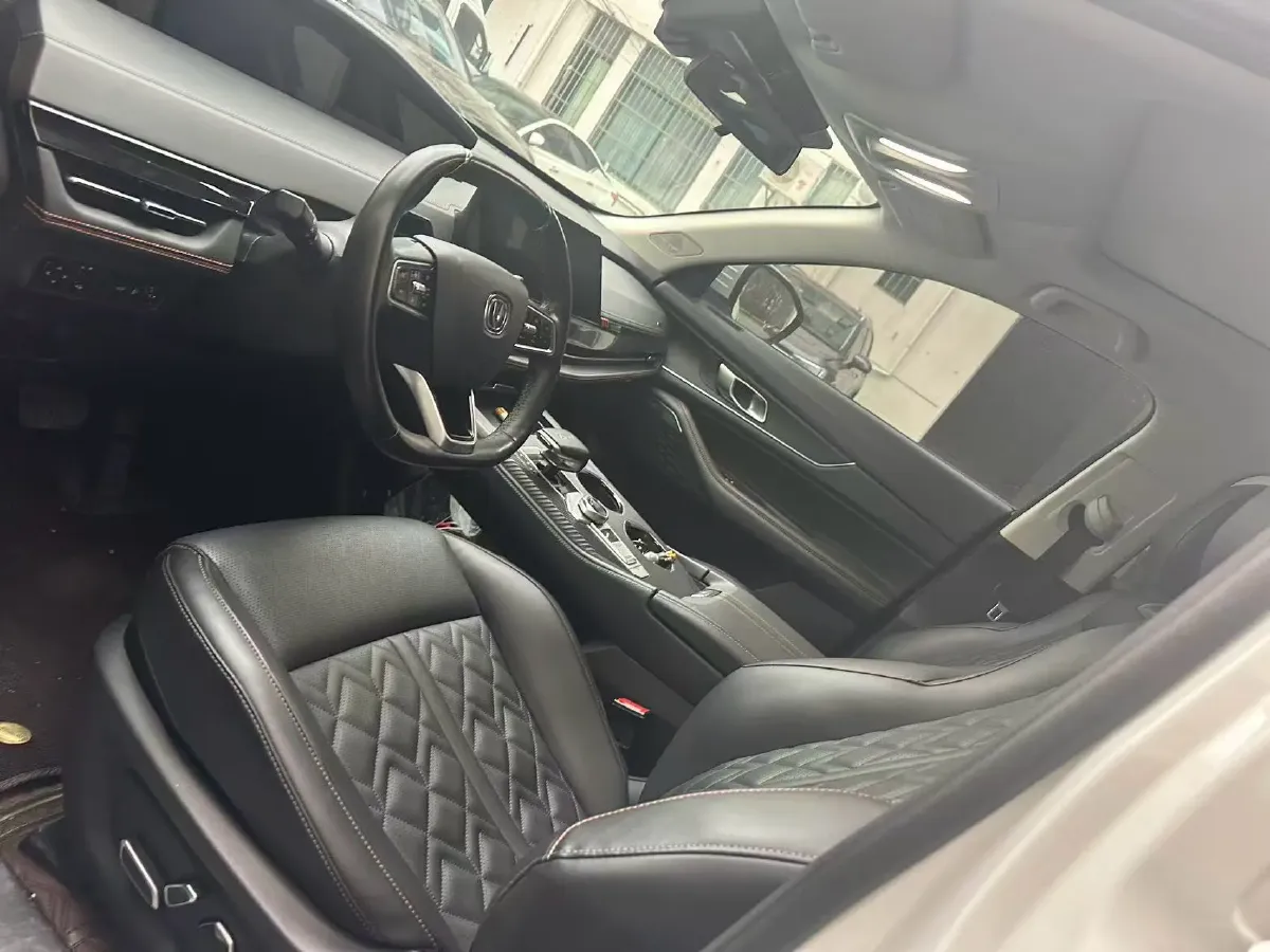 2021 ChangAn UNI-K 2.0T 233HP L4 8AT,autocango,china used car exporter,china ev exporter,chinese used car exporter,chinese used ev exporter