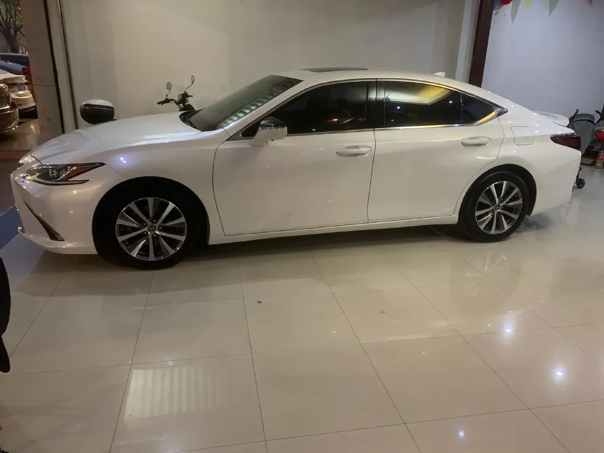 2020 Lexus ES 2.5L 178HP L4 E-CVT Hybrid,autocango,china used car exporter,china ev exporter,chinese used car exporter,chinese used ev exporter