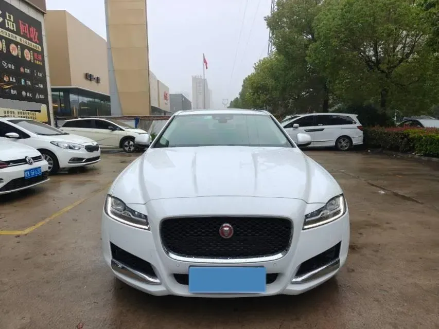 2018 Mercedes-Benz E Class 2.0T 184HP L4 9AT,autocango,china used car exporter,china ev exporter,chinese used car exporter,chinese used ev exporter