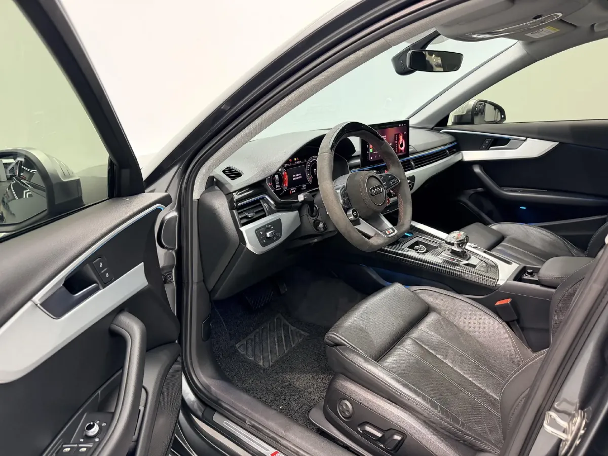 2020 Audi A4L 2.0T 190HP L4 7DCT,autocango,china used car exporter,china ev exporter,chinese used car exporter,chinese used ev exporter