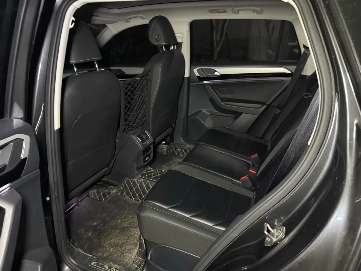 2019 Jeep Cherokee 2.0T 234HP L4 9AT,autocango,china used car exporter,china ev exporter,chinese used car exporter,chinese used ev exporter