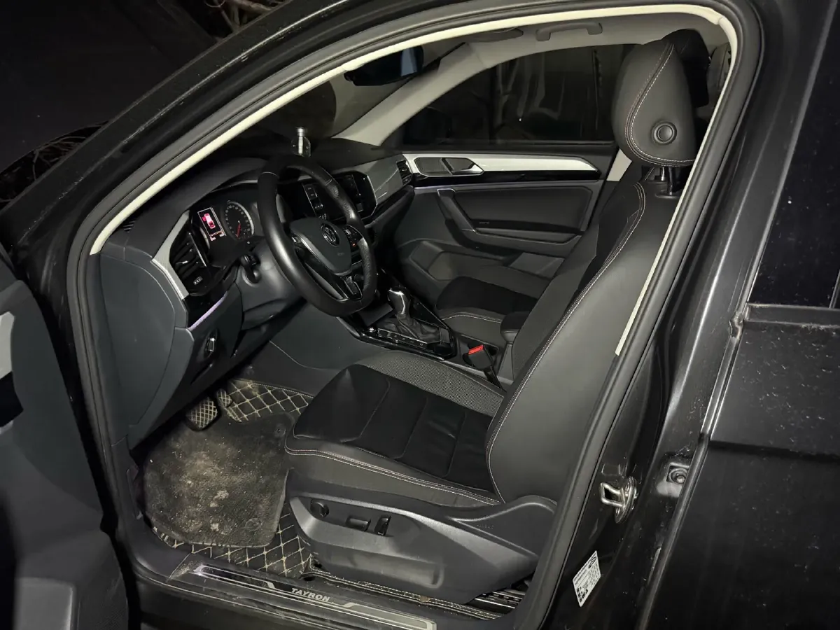 2019 Jeep Cherokee 2.0T 234HP L4 9AT,autocango,china used car exporter,china ev exporter,chinese used car exporter,chinese used ev exporter