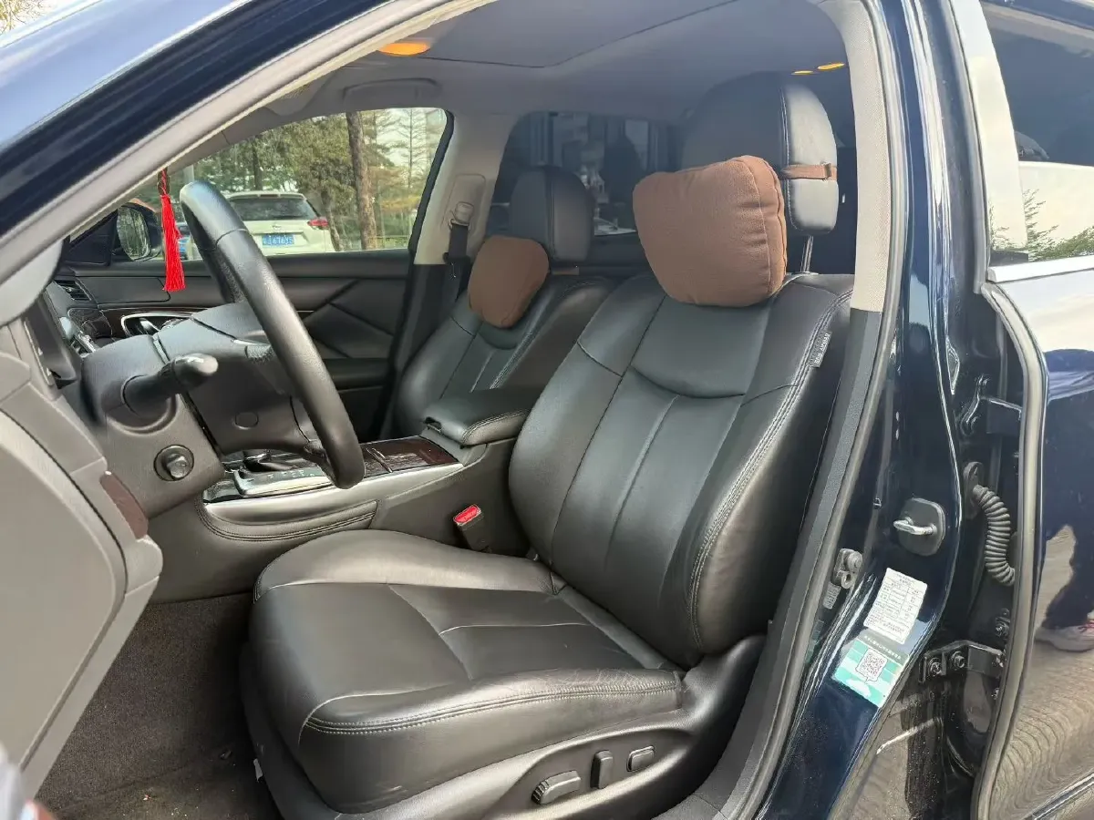 2019 Infiniti Q70 2.0T 211HP L4 7AT,autocango,china used car exporter,china ev exporter,chinese used car exporter,chinese used ev exporter