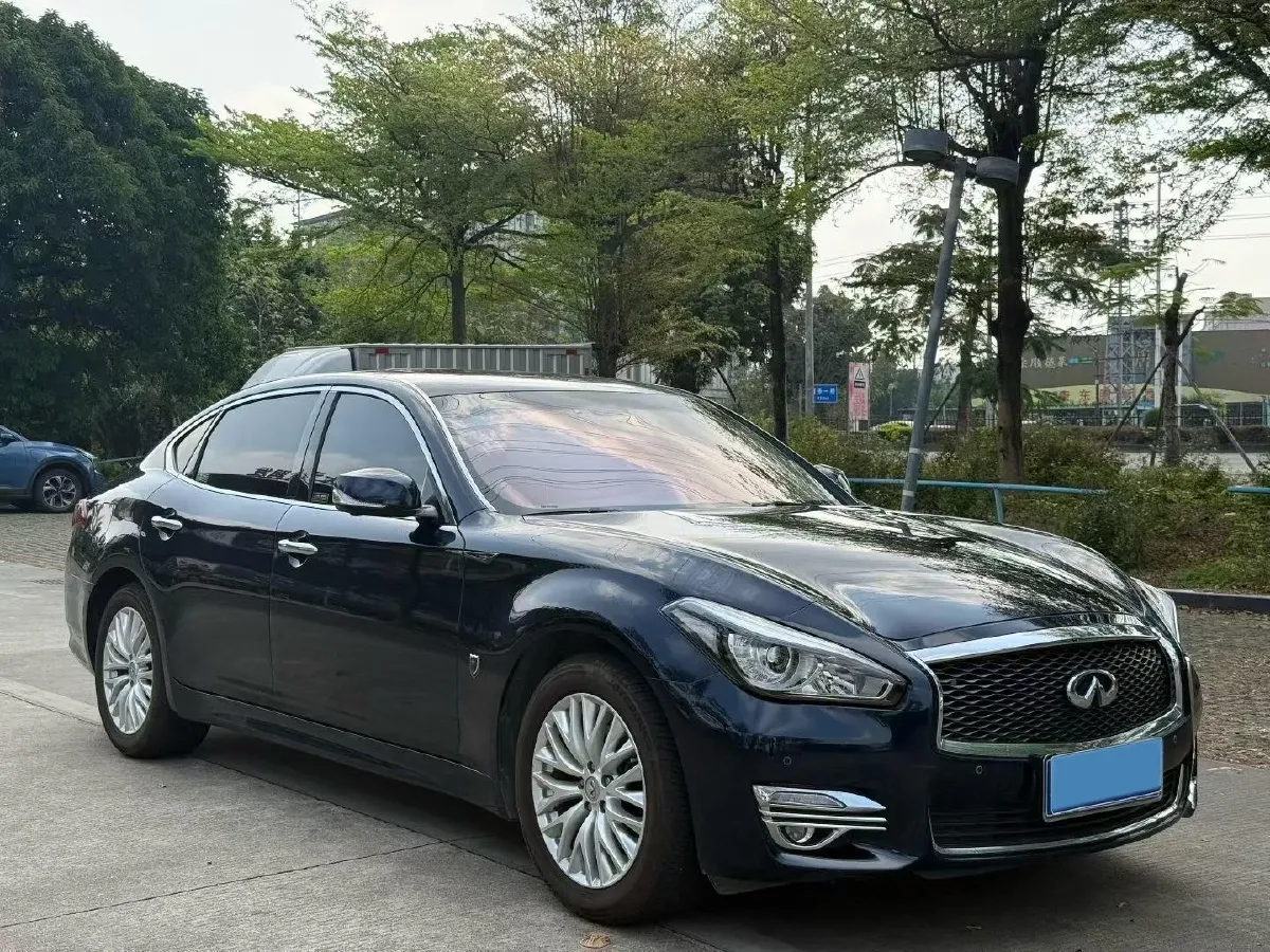 2019 Infiniti Q70 2.0T 211HP L4 7AT,autocango,china used car exporter,china ev exporter,chinese used car exporter,chinese used ev exporter