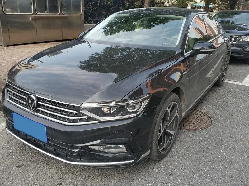 2023 Volkswagen Magotan 2.0T 186HP L4 7DCT,autocango,china used car exporter,china ev exporter,chinese used car exporter,chinese used ev exporter