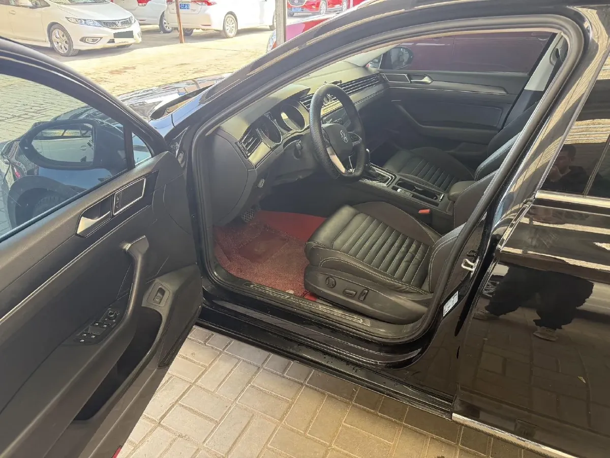 2020 Volkswagen Magotan 2.0T 186HP L4 7DCT,autocango,china used car exporter,china ev exporter,chinese used car exporter,chinese used ev exporter