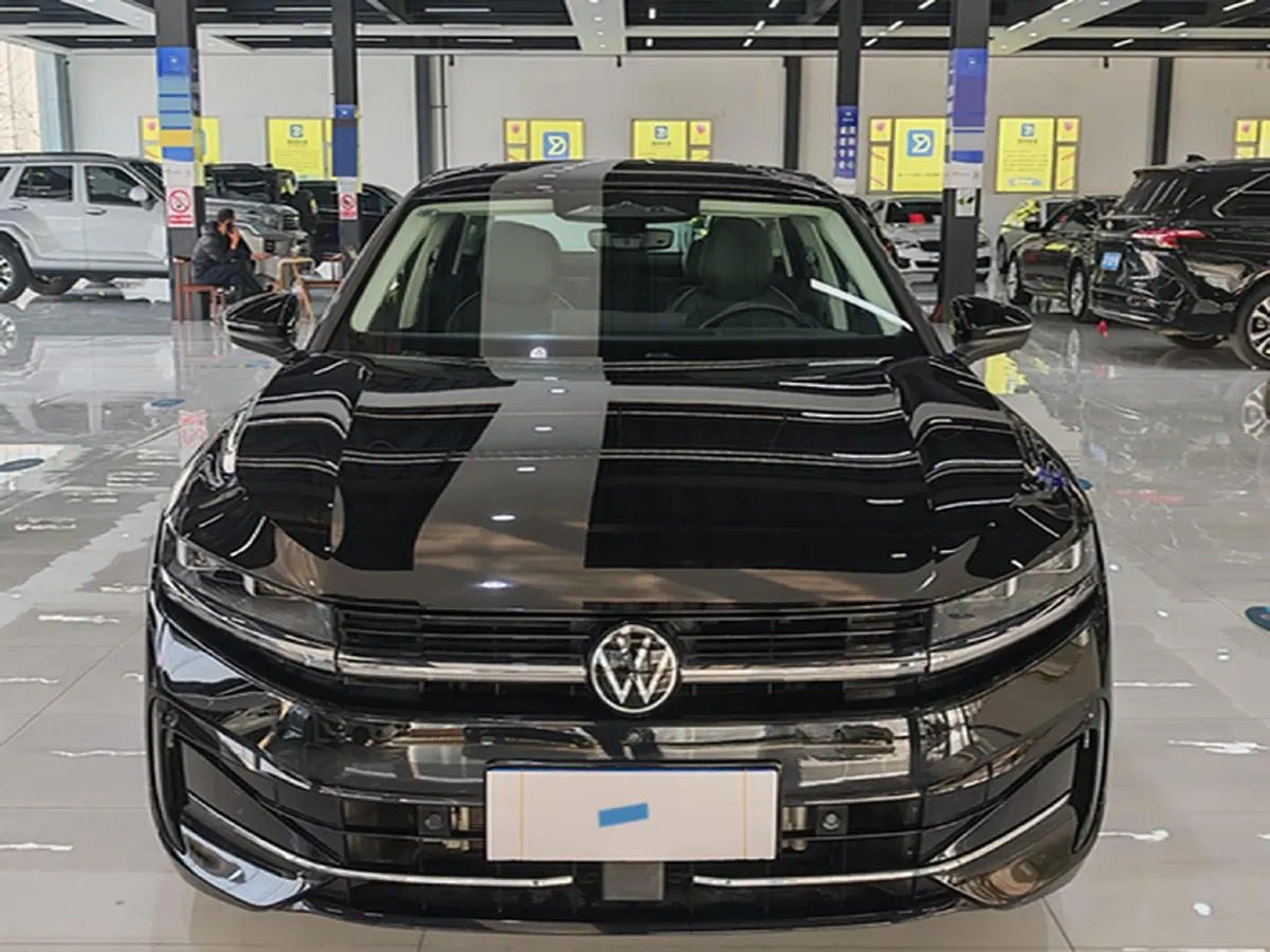2024 Volkswagen Magotan 2.0T 220HP L4 7DCT,autocango,china used car exporter,china ev exporter,chinese used car exporter,chinese used ev exporter