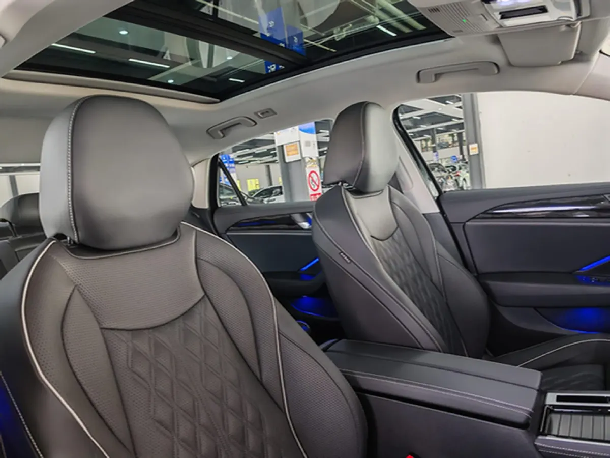 2024 Volkswagen Magotan 2.0T 220HP L4 7DCT,autocango,china used car exporter,china ev exporter,chinese used car exporter,chinese used ev exporter