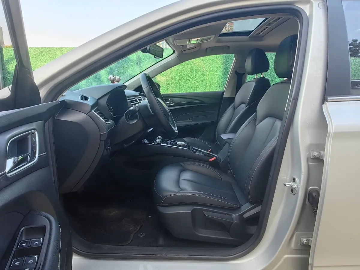 2018 Roewe Ei5 BEV 35KWH,autocango,china used car exporter,china ev exporter,chinese used car exporter,chinese used ev exporter