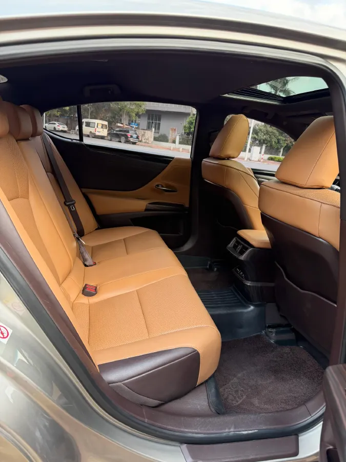 2018 Lexus ES 2.5L 207HP L4 8AT,autocango,china used car exporter,china ev exporter,chinese used car exporter,chinese used ev exporter