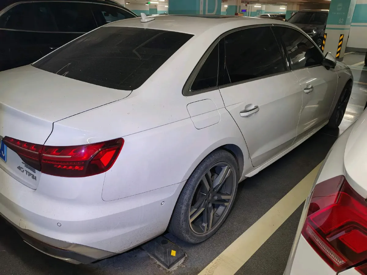 2020 Audi A4L 2.0T 190HP L4 7DCT,autocango,china used car exporter,china ev exporter,chinese used car exporter,chinese used ev exporter