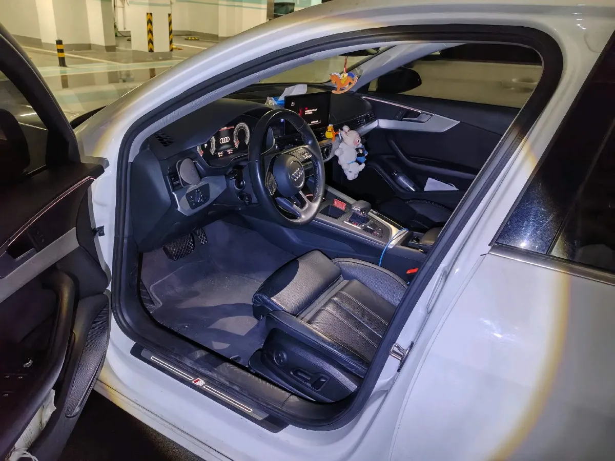 2020 Audi A4L 2.0T 190HP L4 7DCT,autocango,china used car exporter,china ev exporter,chinese used car exporter,chinese used ev exporter