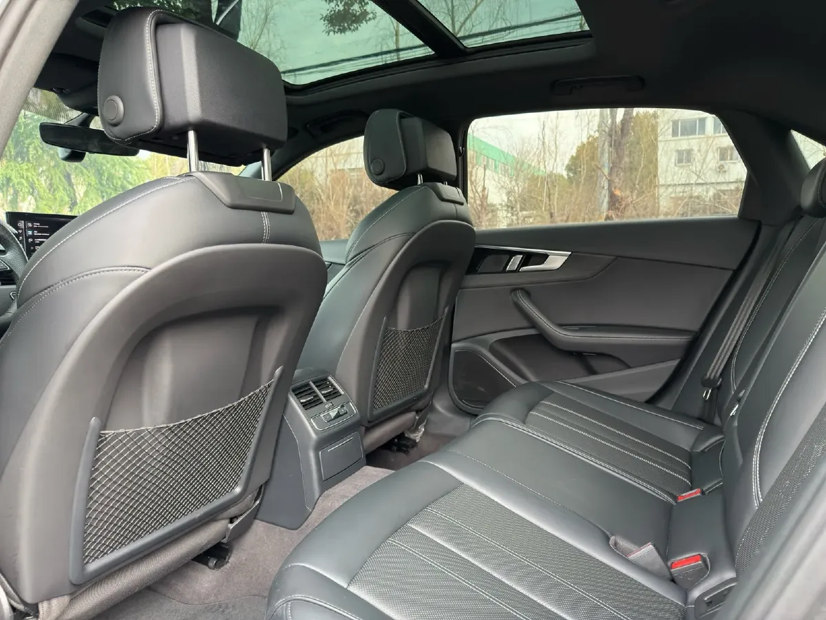 2024 Audi A4L 2.0T 190HP L4 7DCT,autocango,china used car exporter,china ev exporter,chinese used car exporter,chinese used ev exporter