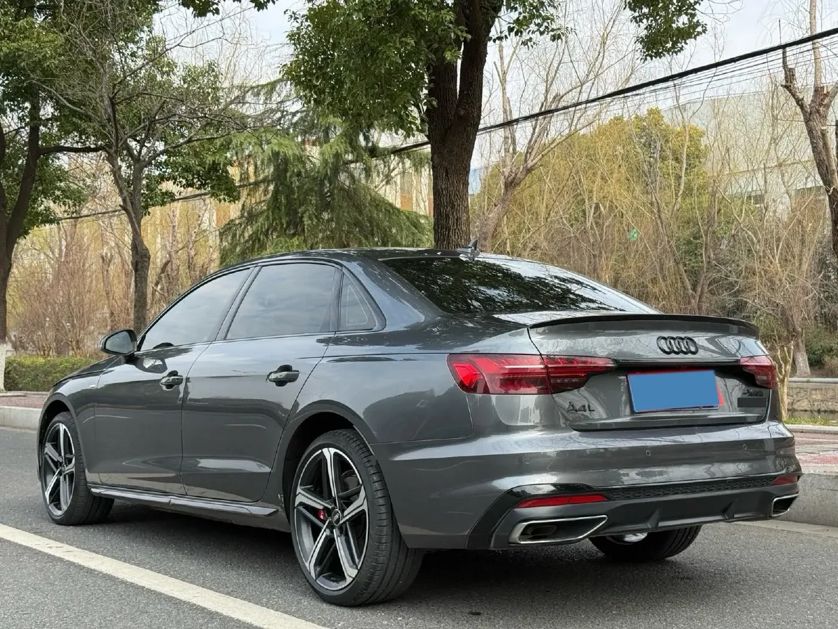 2024 Audi A4L 2.0T 190HP L4 7DCT,autocango,china used car exporter,china ev exporter,chinese used car exporter,chinese used ev exporter