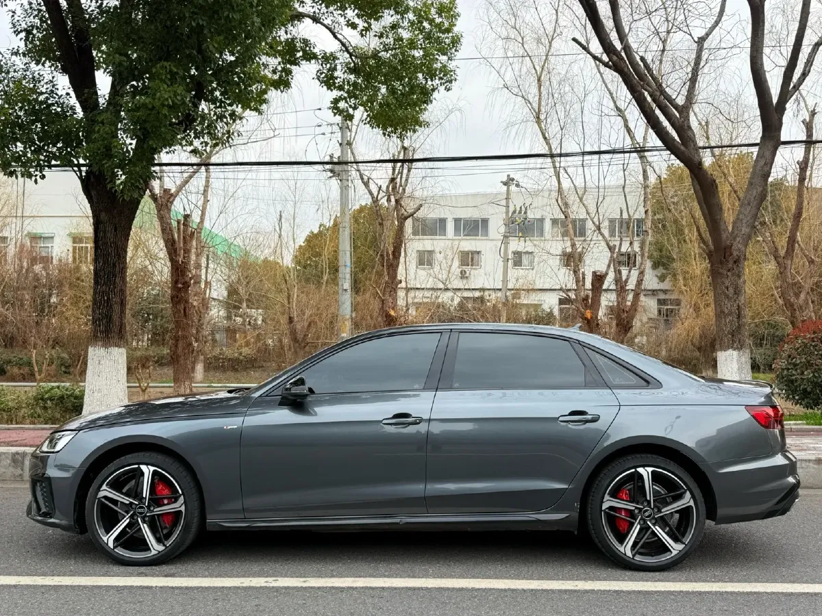 2024 Audi A4L 2.0T 190HP L4 7DCT,autocango,china used car exporter,china ev exporter,chinese used car exporter,chinese used ev exporter