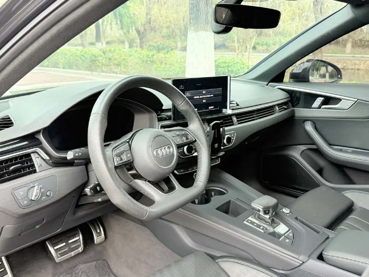 2024 Audi A4L 2.0T 190HP L4 7DCT,autocango,china used car exporter,china ev exporter,chinese used car exporter,chinese used ev exporter