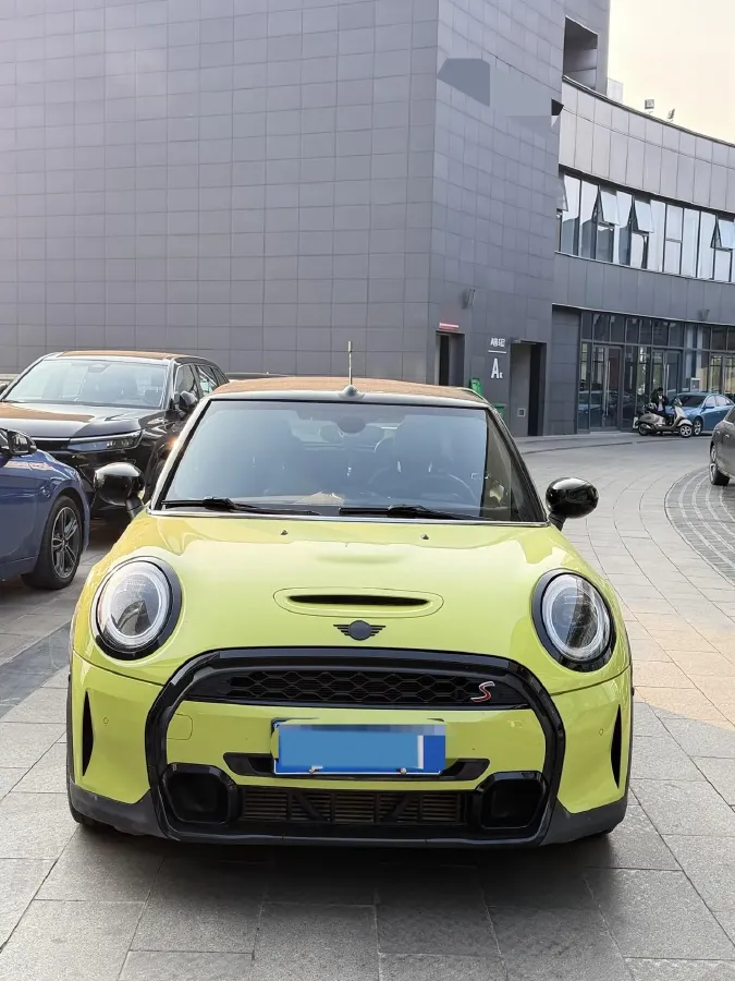 2025 MINI MINI 2.0T 204HP L4 7DCT,autocango,china used car exporter,china ev exporter,chinese used car exporter,chinese used ev exporter