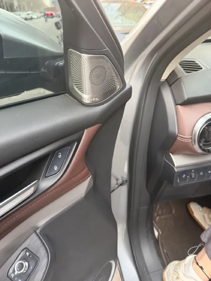 2021 WEY VV6 2.0T 227HP L4 7DCT,autocango,china used car exporter,china ev exporter,chinese used car exporter,chinese used ev exporter