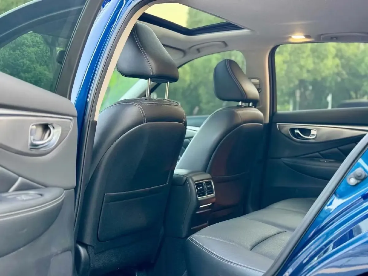 2018 Jeep Grand Commander 2.0T 265HP L4 9AT,autocango,china used car exporter,china ev exporter,chinese used car exporter,chinese used ev exporter