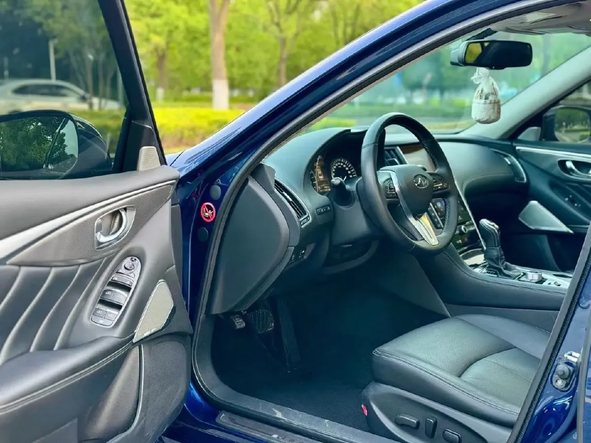 2018 Jeep Grand Commander 2.0T 265HP L4 9AT,autocango,china used car exporter,china ev exporter,chinese used car exporter,chinese used ev exporter