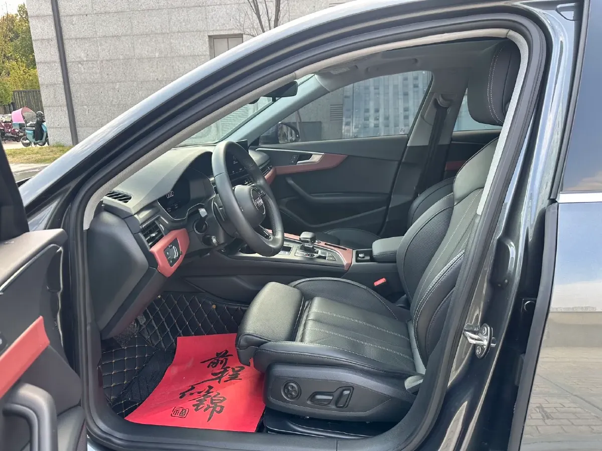 2022 Audi A4L 2.0T 190HP L4 7DCT,autocango,china used car exporter,china ev exporter,chinese used car exporter,chinese used ev exporter