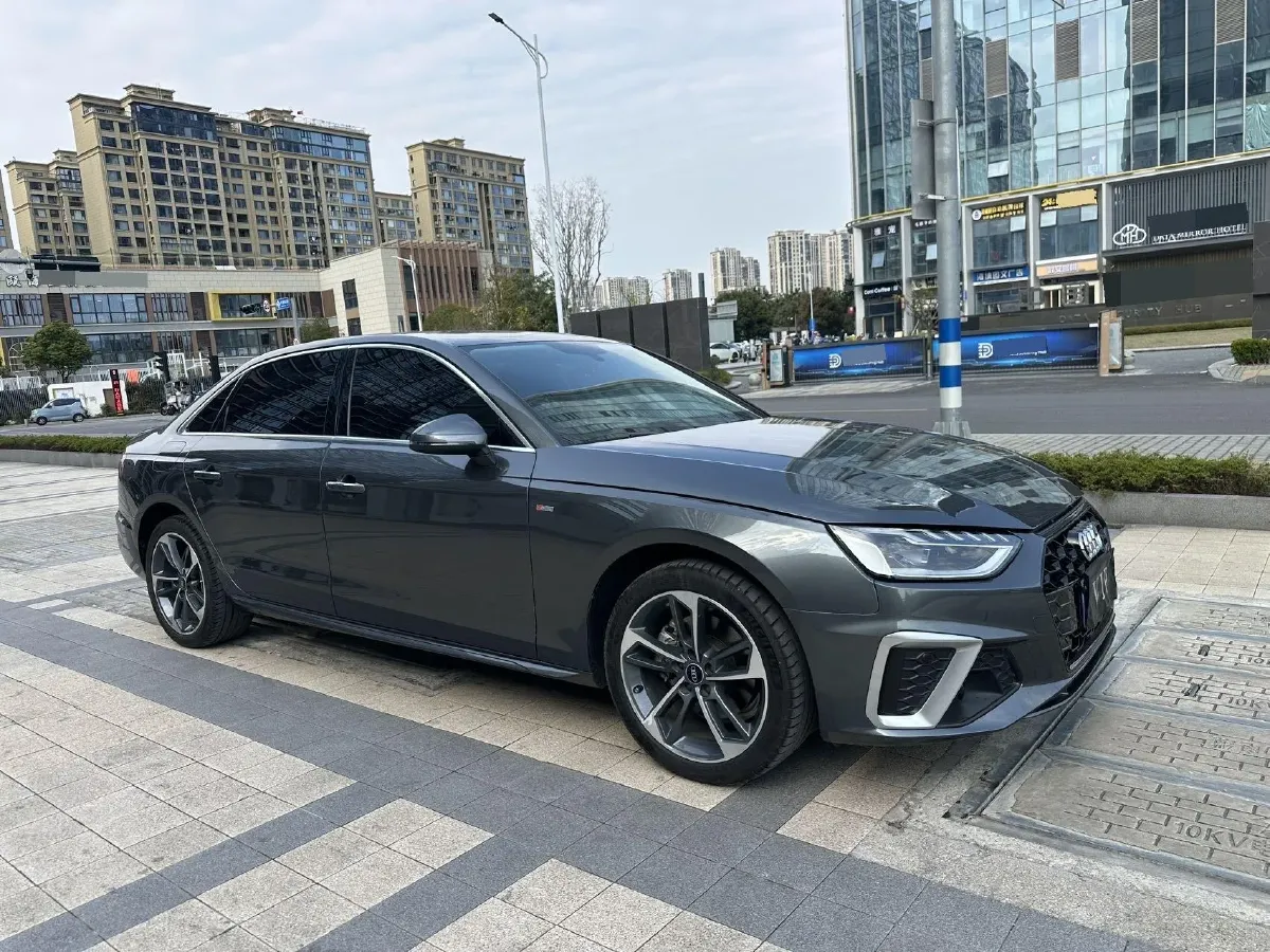 2022 Audi A4L 2.0T 190HP L4 7DCT,autocango,china used car exporter,china ev exporter,chinese used car exporter,chinese used ev exporter