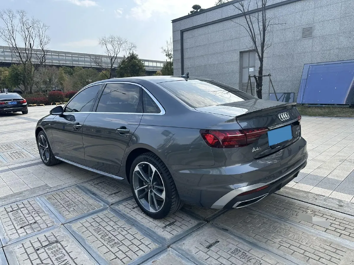 2022 Audi A4L 2.0T 190HP L4 7DCT,autocango,china used car exporter,china ev exporter,chinese used car exporter,chinese used ev exporter