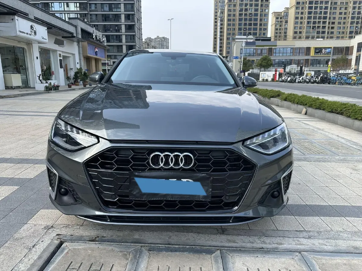 2022 Audi A4L 2.0T 190HP L4 7DCT,autocango,china used car exporter,china ev exporter,chinese used car exporter,chinese used ev exporter