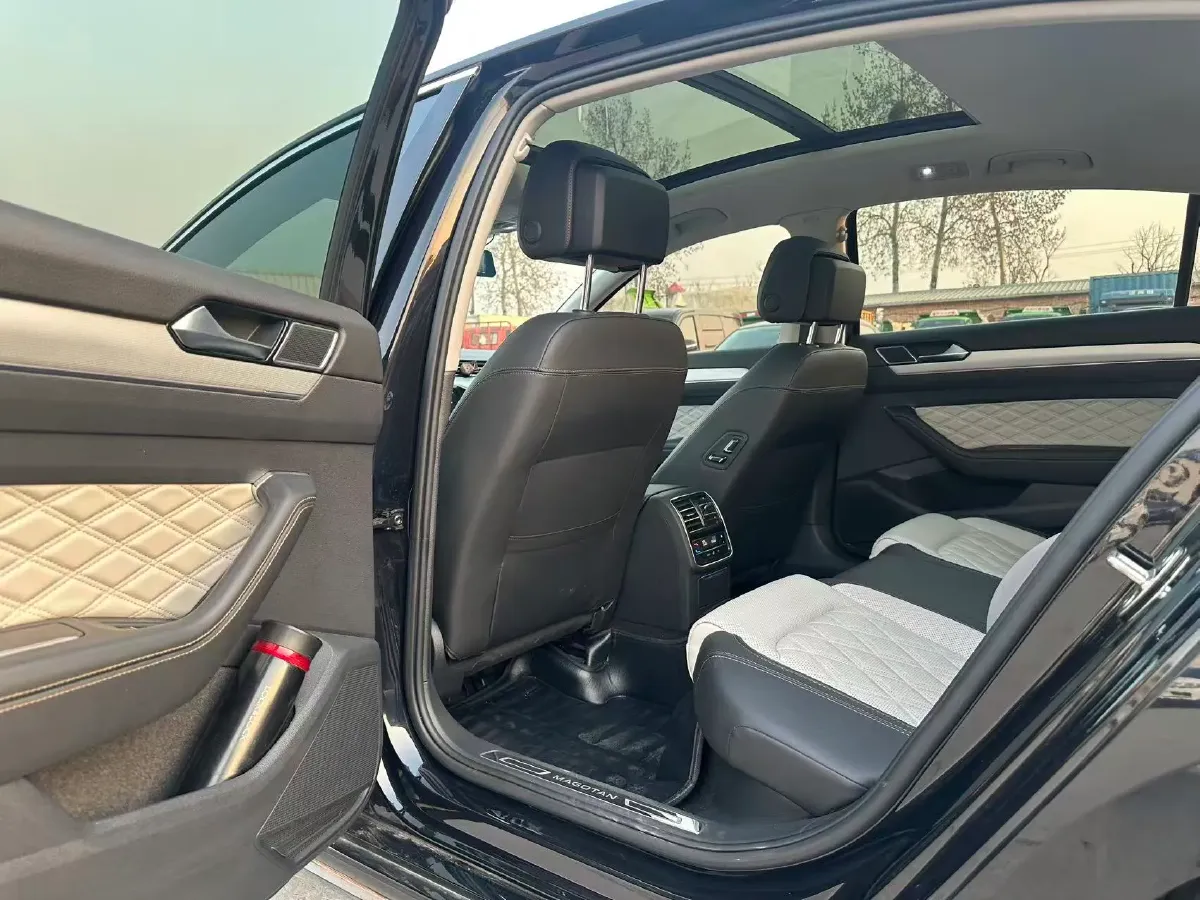 2023 Volkswagen Magotan 2.0T 186HP L4 7DCT,autocango,china used car exporter,china ev exporter,chinese used car exporter,chinese used ev exporter