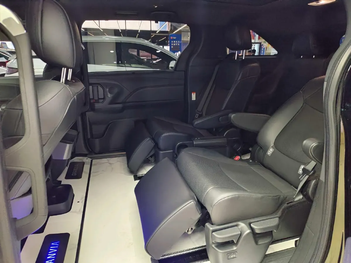 2024 Toyota Granvia 2.5L 189HP L4 E-CVT Hybrid,autocango,china used car exporter,china ev exporter,chinese used car exporter,chinese used ev exporter