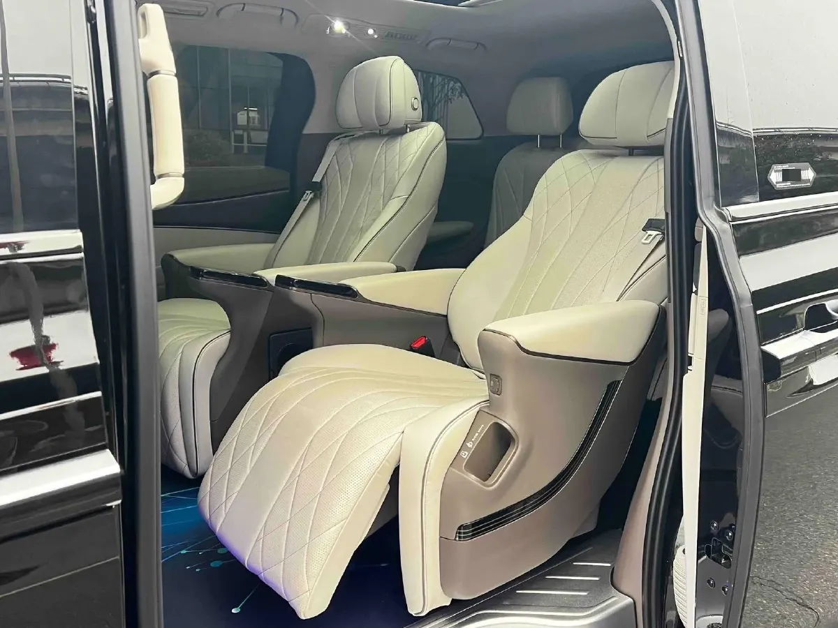 2022 HongQi HS7 3.0T 337HP V6 8AT,autocango,china used car exporter,china ev exporter,chinese used car exporter,chinese used ev exporter