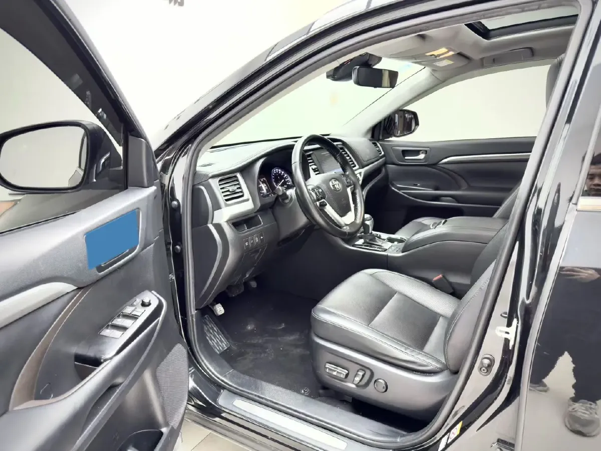 2021 Toyota Highlander 2.0T 220HP L4 6AT,autocango,china used car exporter,china ev exporter,chinese used car exporter,chinese used ev exporter