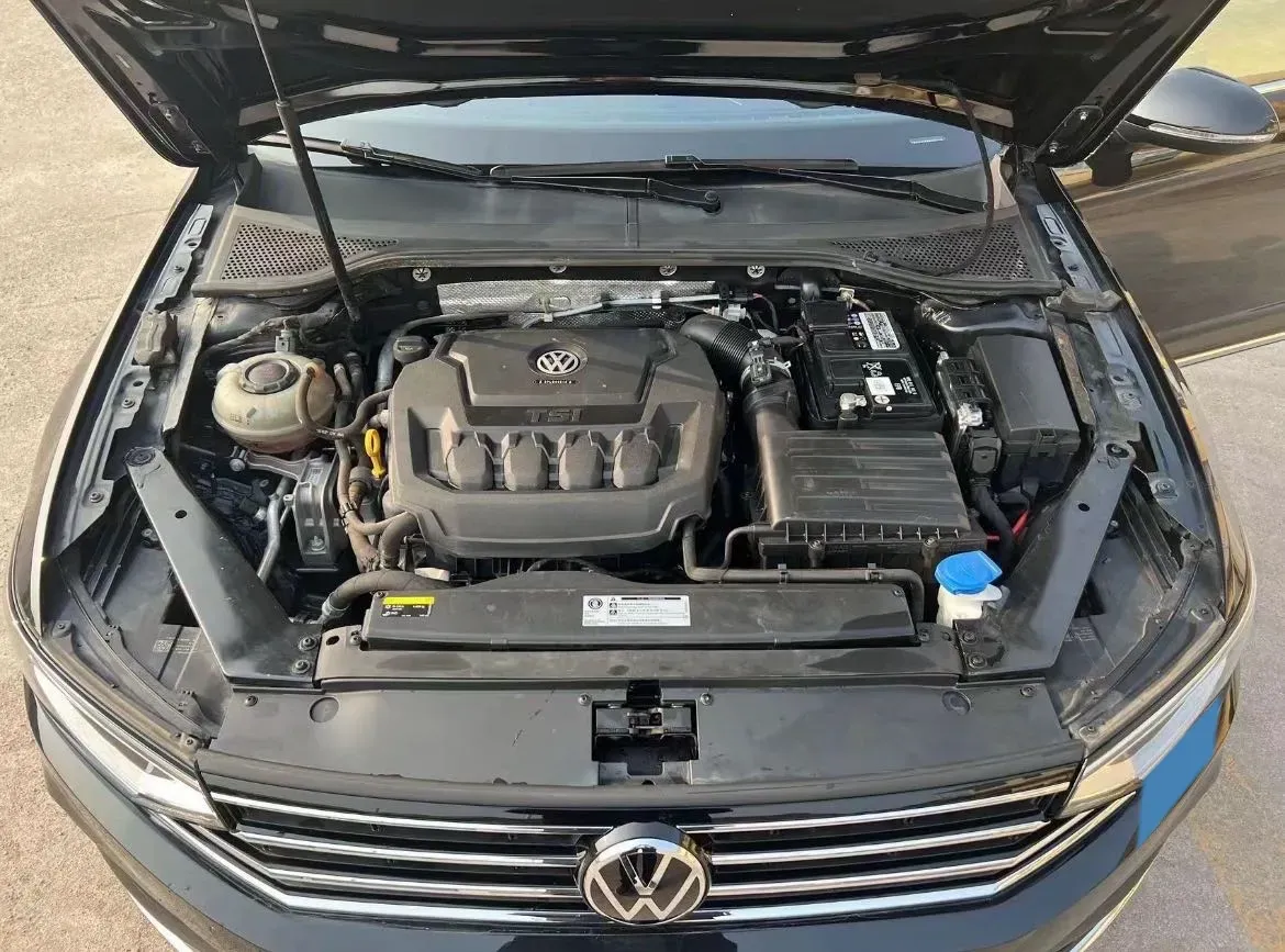 2020 Volkswagen Magotan 2.0T 186HP L4 7DCT,autocango,china used car exporter,china ev exporter,chinese used car exporter,chinese used ev exporter