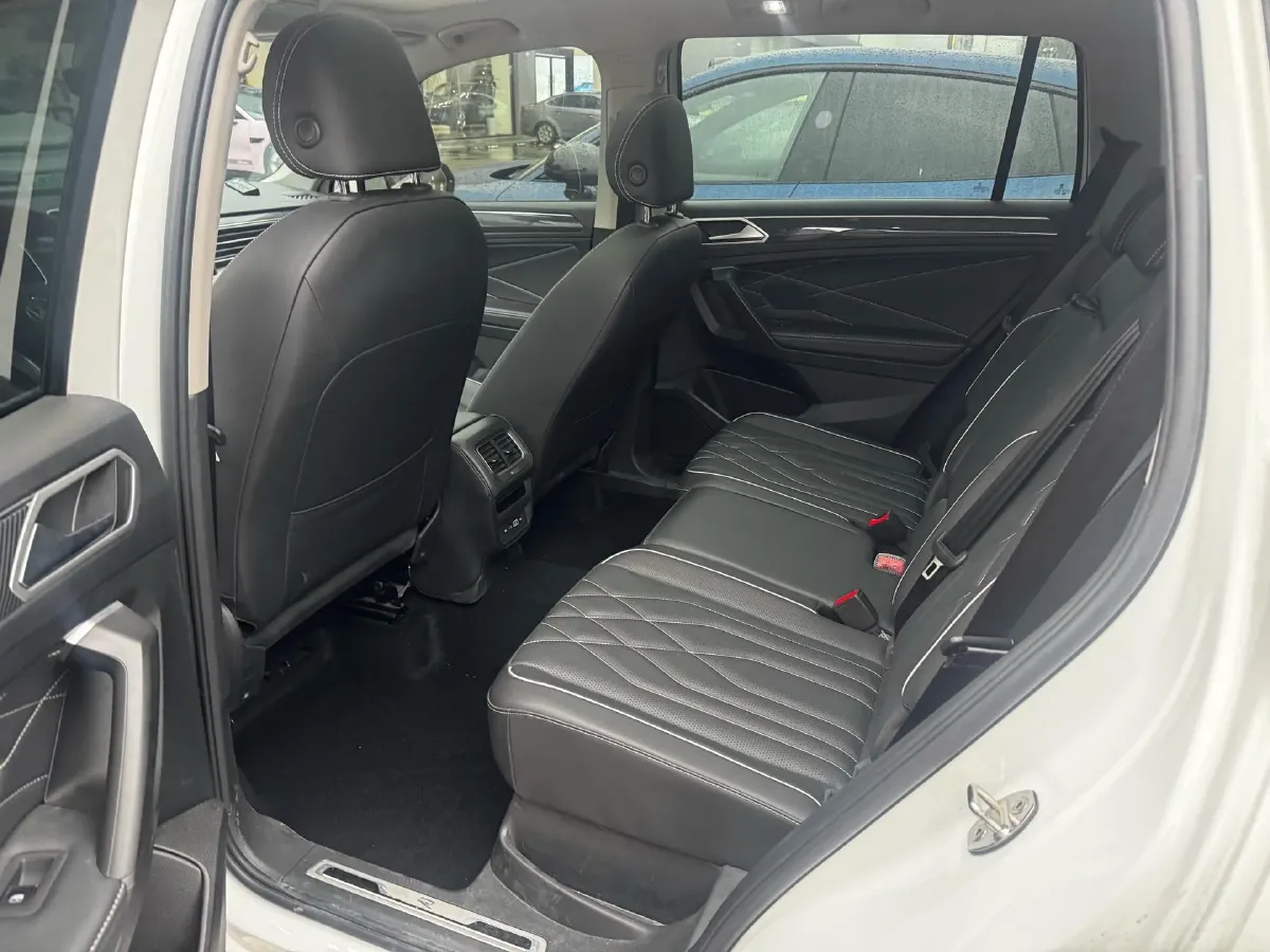 2023 Volkswagen Tiguan L 2.0T 186HP L4 7DCT,autocango,china used car exporter,china ev exporter,chinese used car exporter,chinese used ev exporter