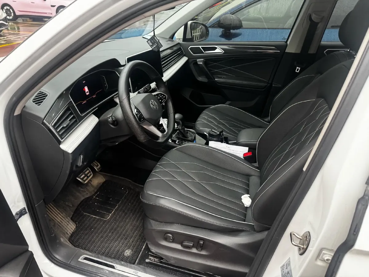 2023 Volkswagen Tiguan L 2.0T 186HP L4 7DCT,autocango,china used car exporter,china ev exporter,chinese used car exporter,chinese used ev exporter