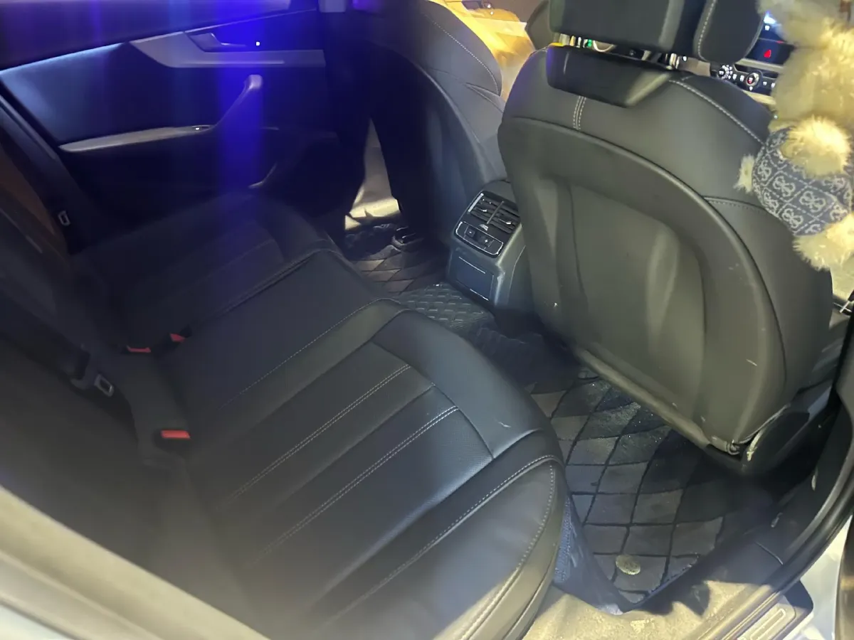 2023 Audi A4L 2.0T 190HP L4 7DCT,autocango,china used car exporter,china ev exporter,chinese used car exporter,chinese used ev exporter