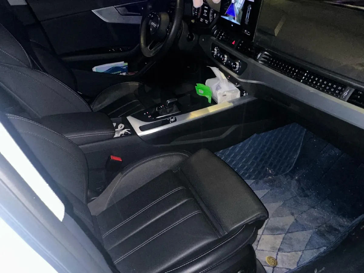 2023 Audi A4L 2.0T 190HP L4 7DCT,autocango,china used car exporter,china ev exporter,chinese used car exporter,chinese used ev exporter