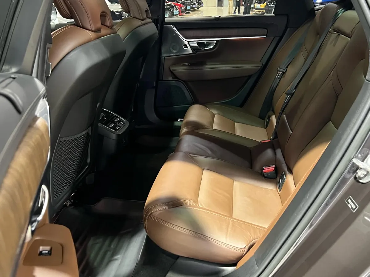 2023 Volvo V90 2.0T 250HP L4 8AT,autocango,china used car exporter,china ev exporter,chinese used car exporter,chinese used ev exporter