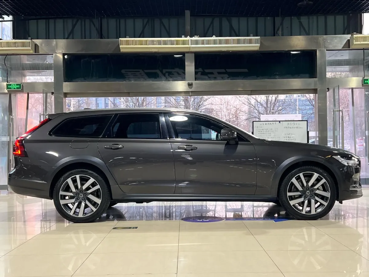 2023 Volvo V90 2.0T 250HP L4 8AT,autocango,china used car exporter,china ev exporter,chinese used car exporter,chinese used ev exporter