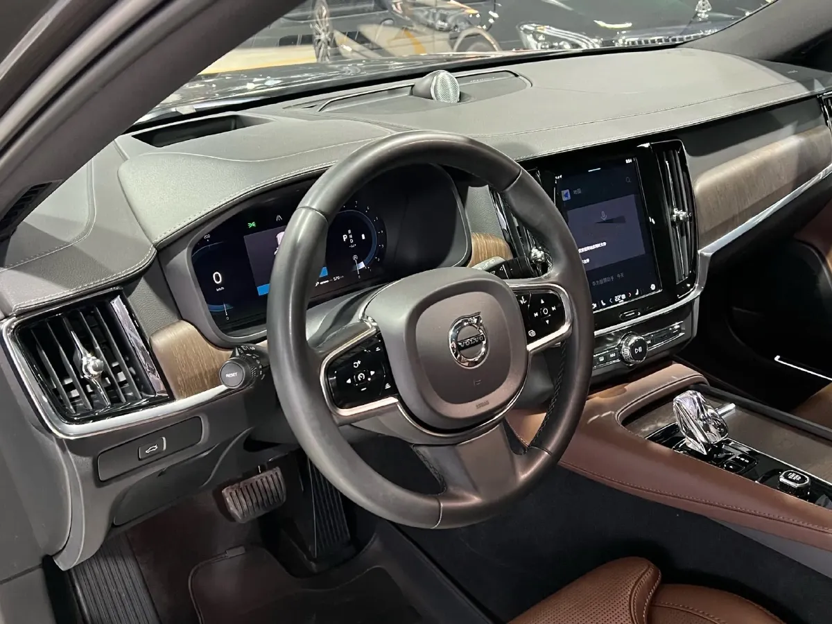 2023 Volvo V90 2.0T 250HP L4 8AT,autocango,china used car exporter,china ev exporter,chinese used car exporter,chinese used ev exporter