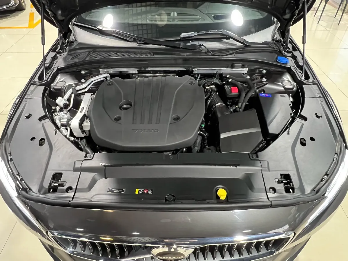 2023 Volvo V90 2.0T 250HP L4 8AT,autocango,china used car exporter,china ev exporter,chinese used car exporter,chinese used ev exporter