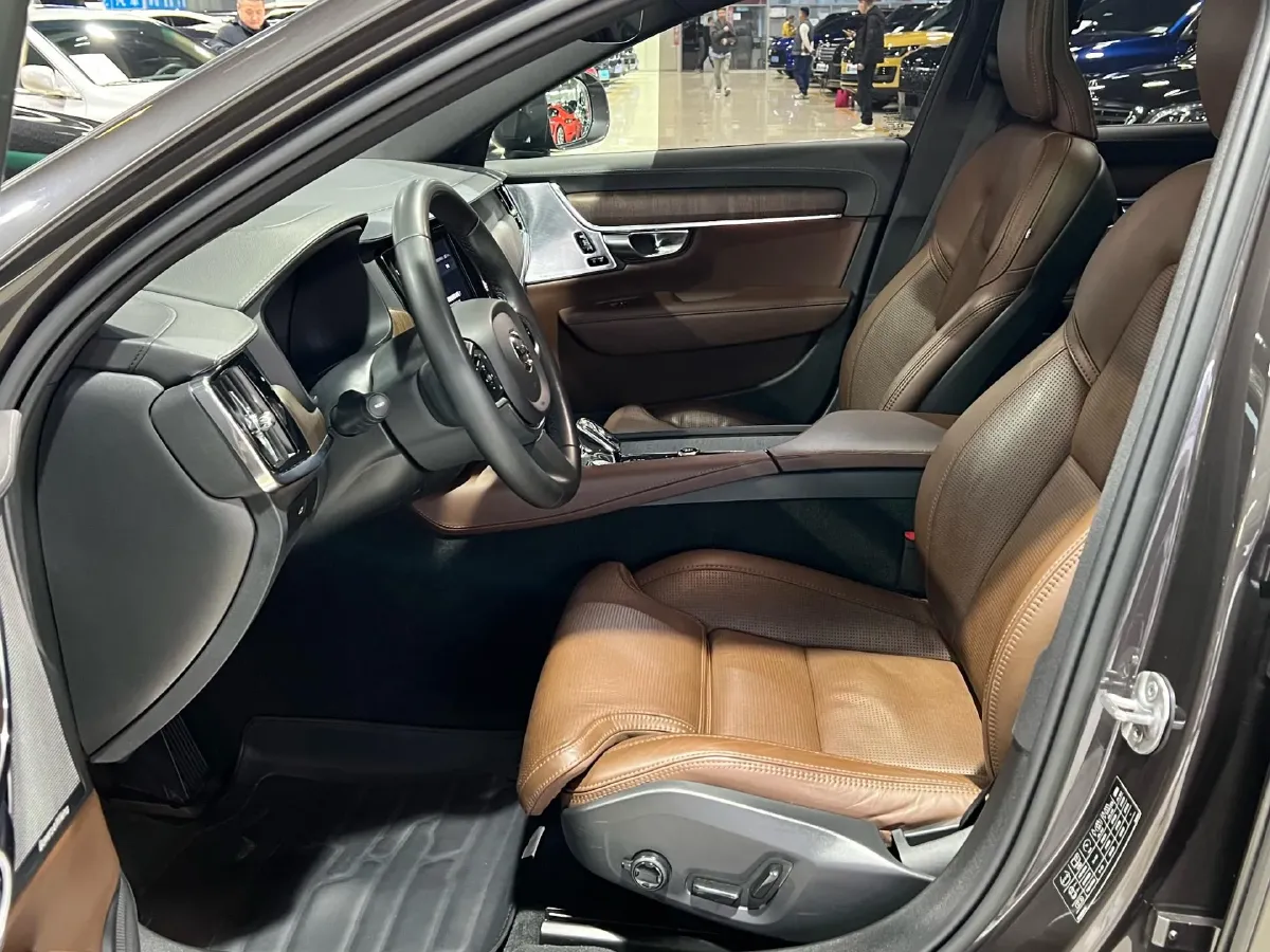 2023 Volvo V90 2.0T 250HP L4 8AT,autocango,china used car exporter,china ev exporter,chinese used car exporter,chinese used ev exporter